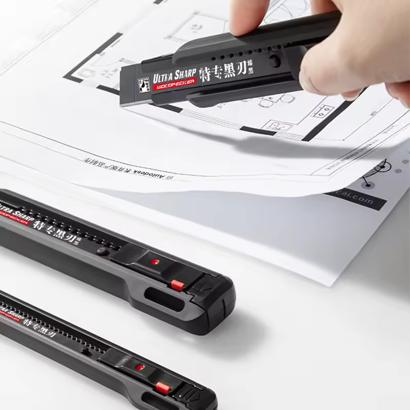 کاتر فلزی FD-7822 سایز 18mm