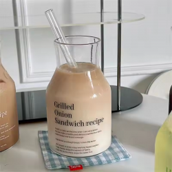 لیوان شیشه‌ای نی دار ظرفیت 450 میلی‌لیتر